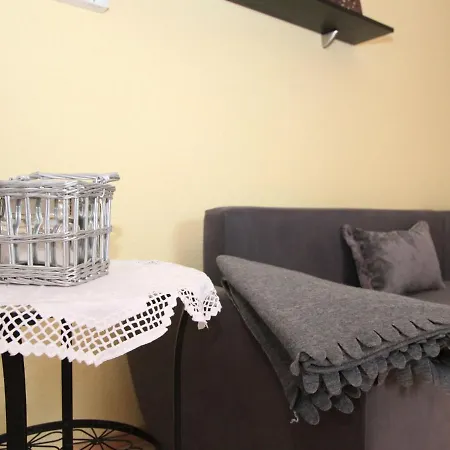 Evelyne By Interhome Appartement Zirl