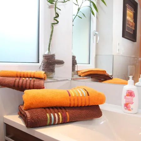 Evelyne By Interhome Appartement