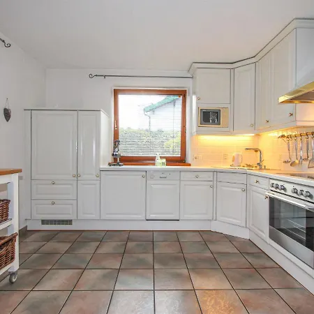 Evelyne By Interhome Appartement Zirl